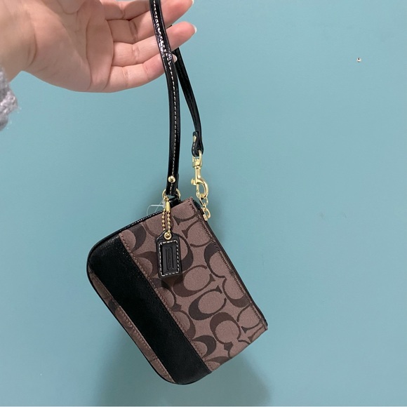 Coach wristlet - Picture 2 of 7